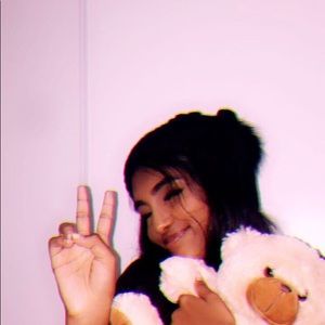 Meet your Posher, Abisha